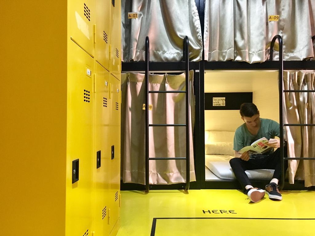 Here X There Hostel Taipei Main Station Bagian luar foto