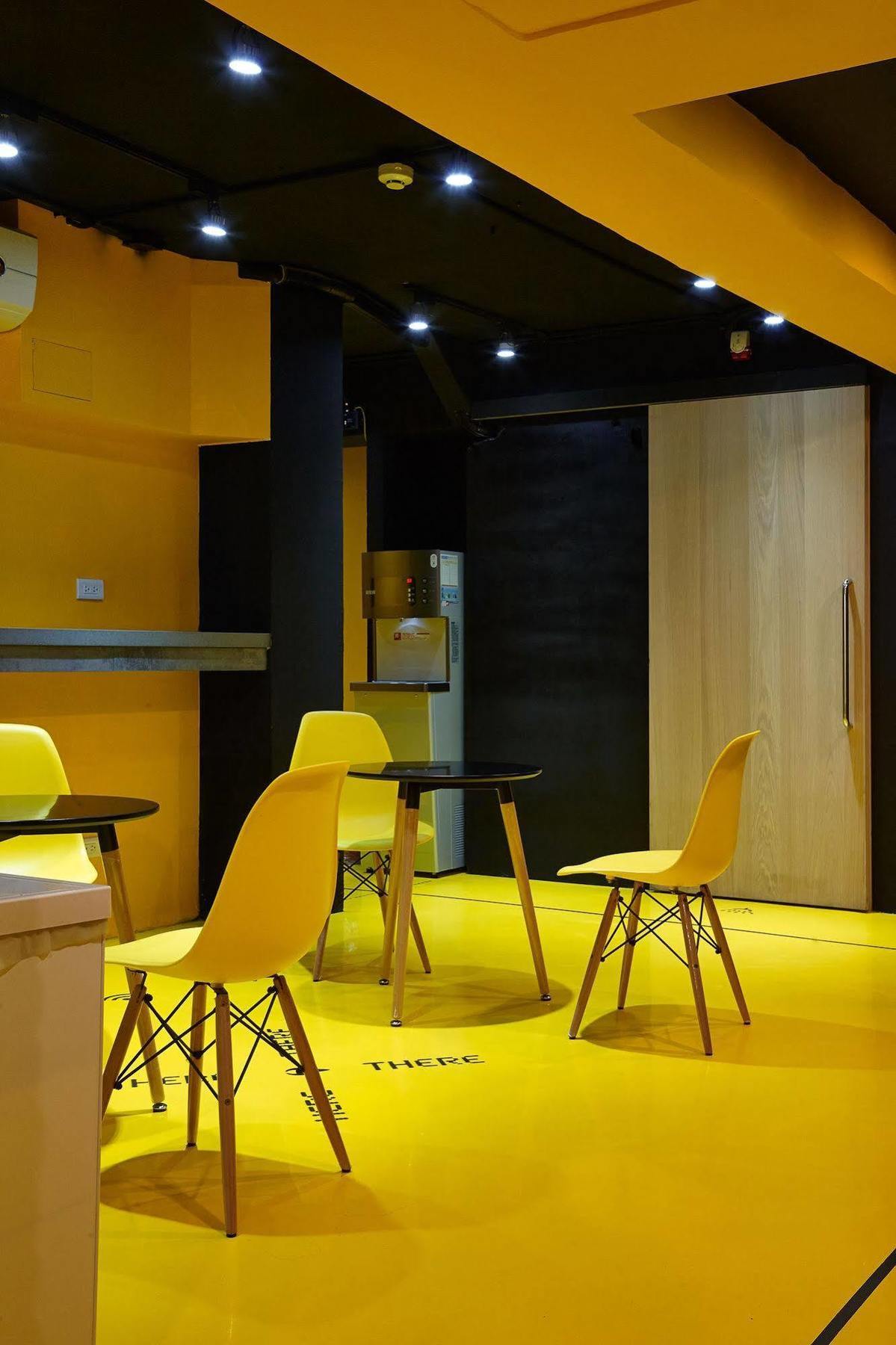 Here X There Hostel Taipei Main Station Bagian luar foto