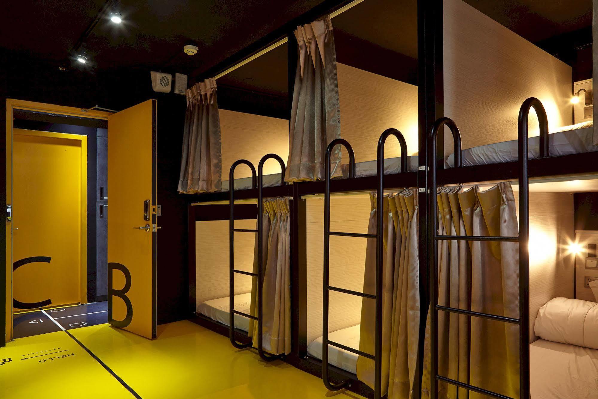 Here X There Hostel Taipei Main Station Bagian luar foto