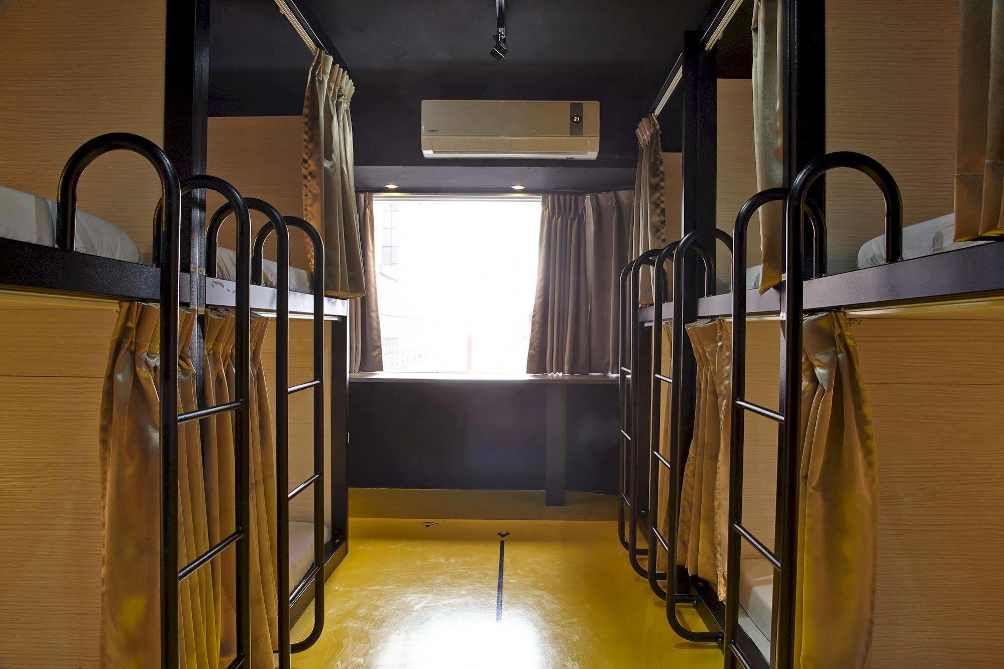 Here X There Hostel Taipei Main Station Bagian luar foto