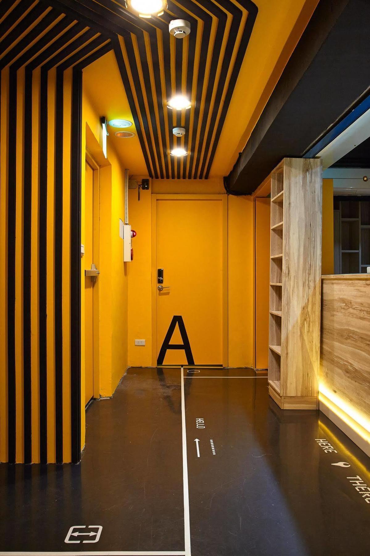 Here X There Hostel Taipei Main Station Bagian luar foto